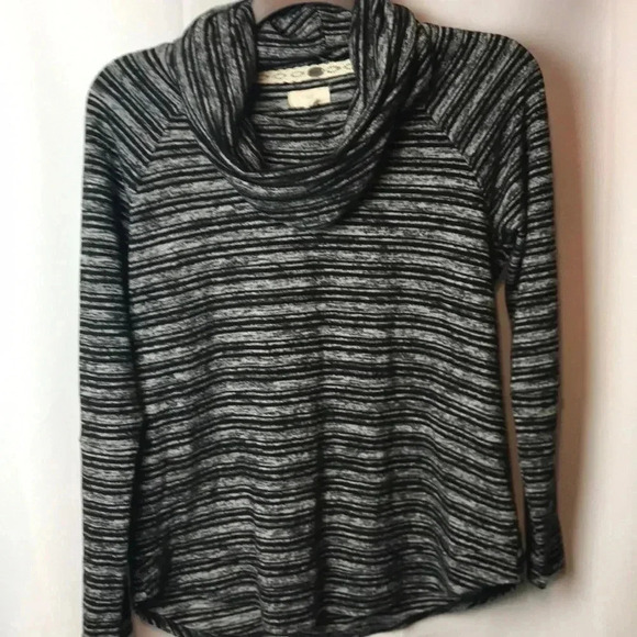 CUPIO WOM SZ LG COWL NECK  BLACK WHITE STRIPE TOP - Picture 2 of 9